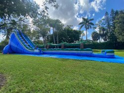 17172f2c3b91678277e807be02569f75 1670299335 30ft Hurricane Water Slide (Wet)