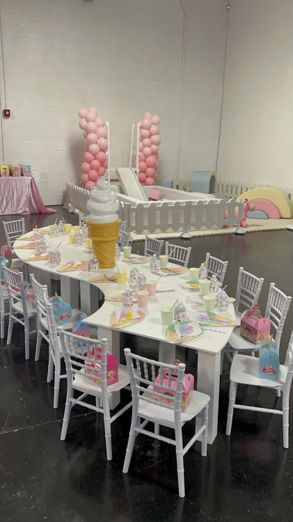 Kids Serpentine Table